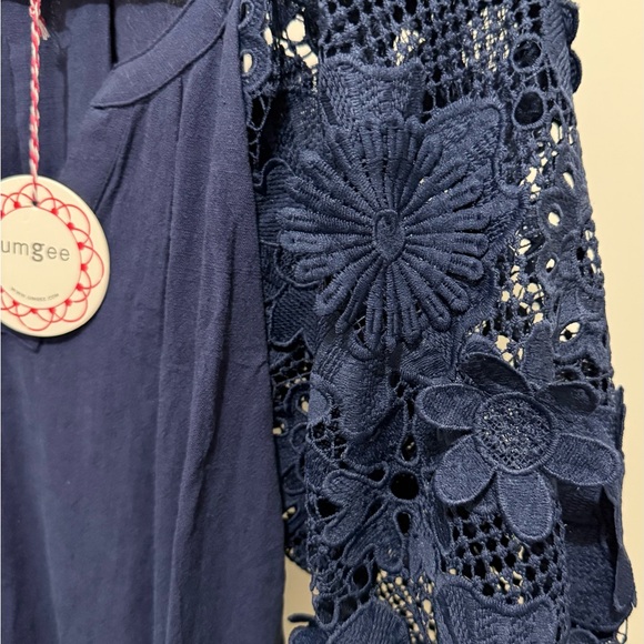 Umgee Women’s Small Navy Blue French Terry Boxy Cut Floral Lace Sleeve Blouse - Picture 3 of 5